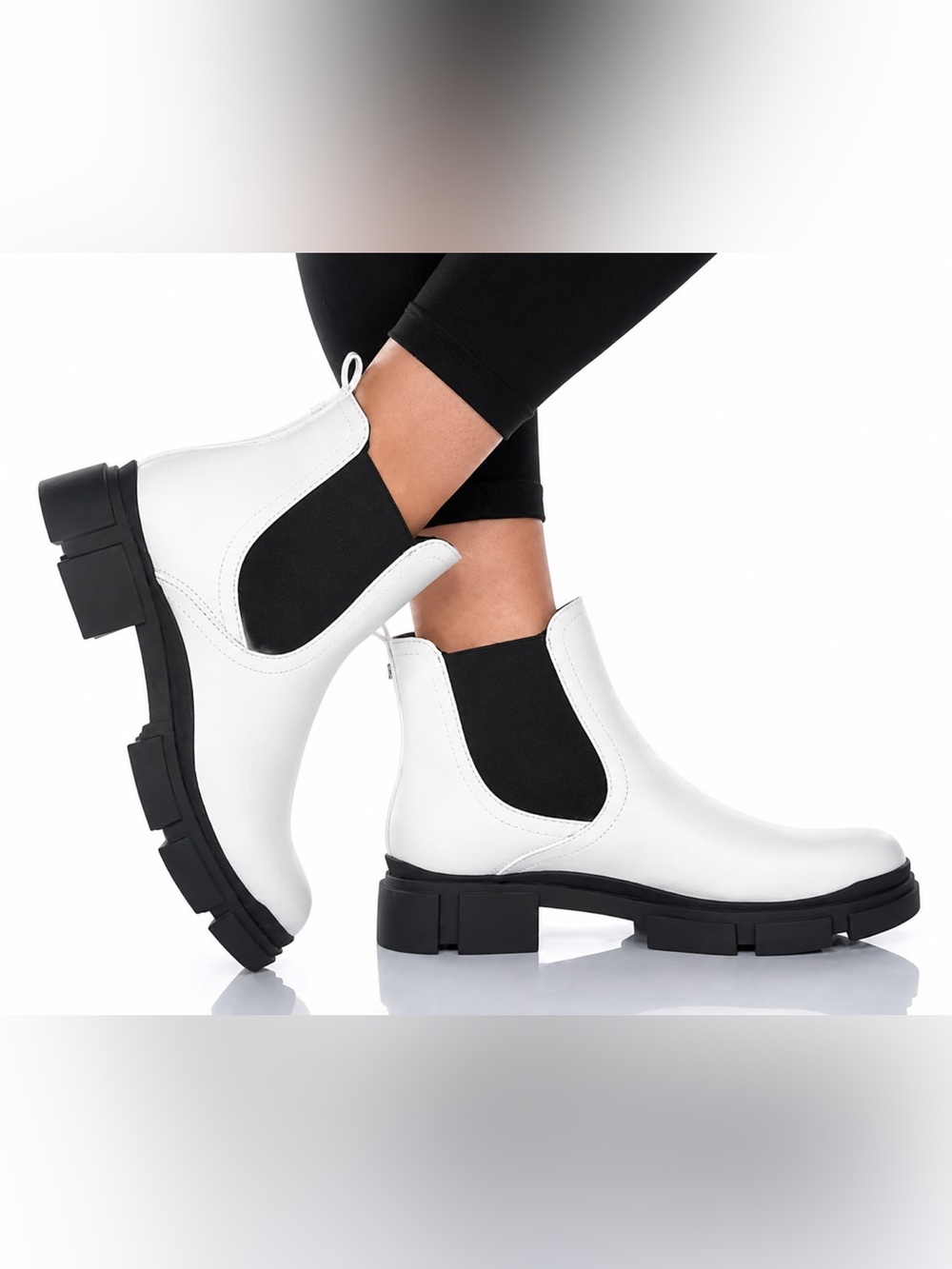 Nine West Abra Chelsea Lug Sole Combat Boots White Black Size 8.5M